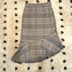 Plaid asymmetrical knit skirt. Size: small.